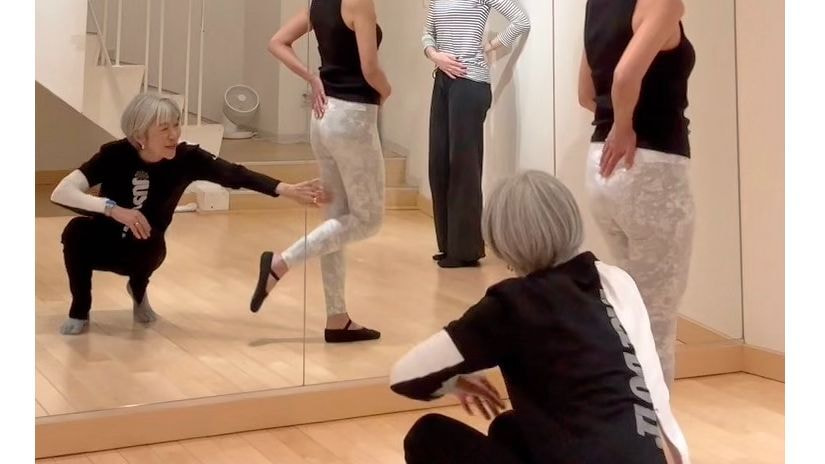 歩き方レッスン（靴下で）